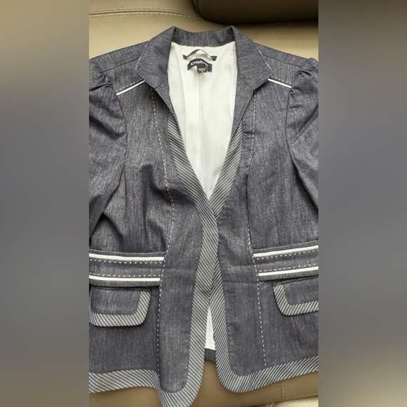 Jacket and pants suit in size 6, BEBE - Picture 4 of 16